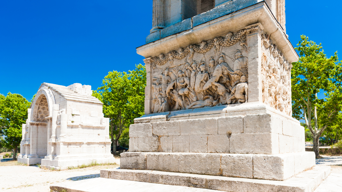 Pourquoi vous devriez partir en camping dans les Alpilles